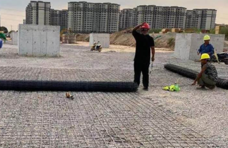 裕民土工格栅铺设前地基要怎么处理？